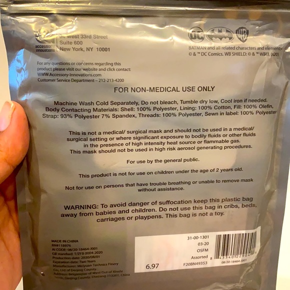 Lot of 4 DC Face Masks 2 Superman & 2 Batman NIP - Picture 5 of 8